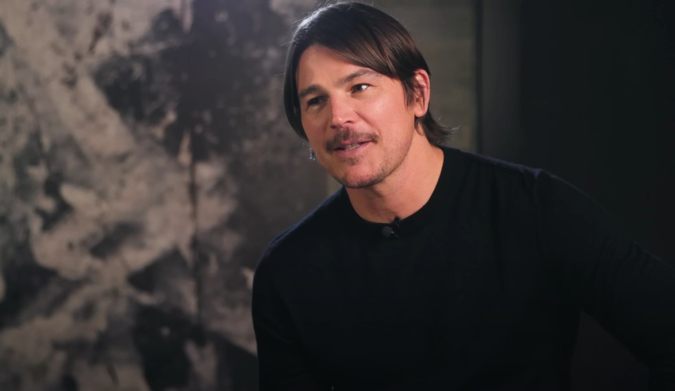 Josh Hartnett giving an interview